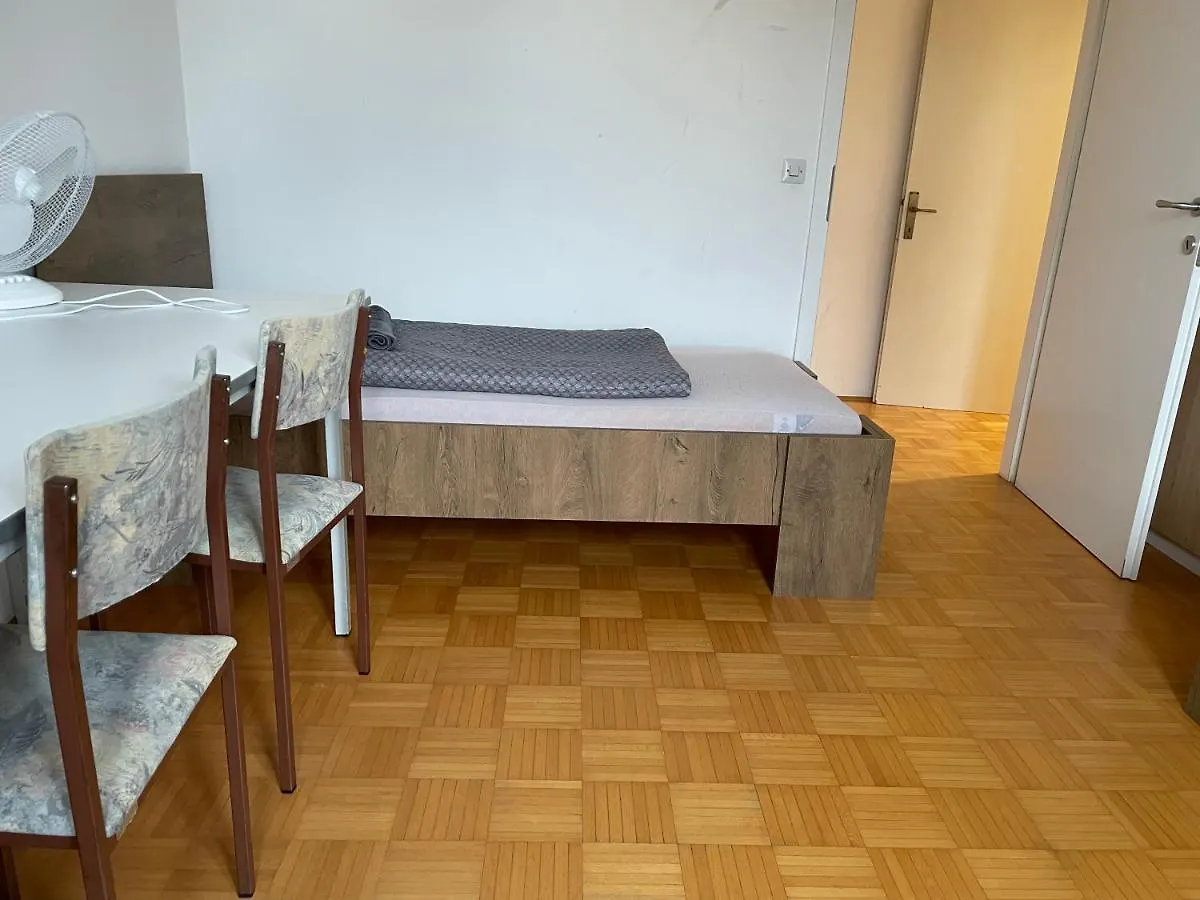 Roseman III - Centraly Located, Old Spacious Apartment Ljubljana Slovenien